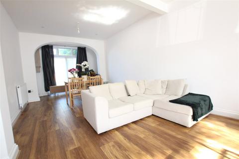 3 bedroom terraced house to rent, Brockenhurst Gardens, Ilford, IG1