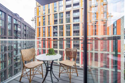 3 bedroom flat to rent, Charles Clowes Walk, Nine Elms SW11