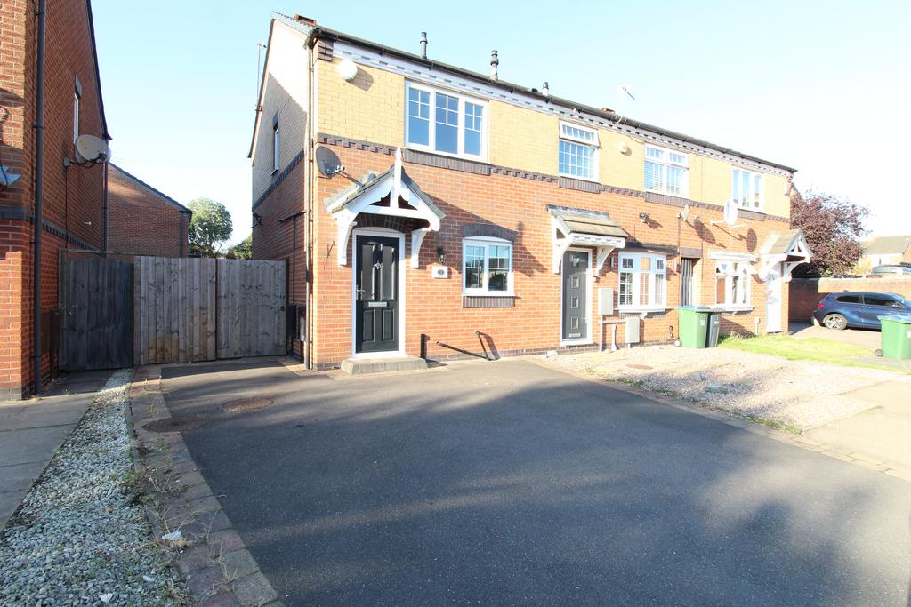 2 Bed End Town House for Rent