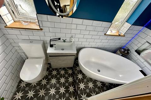 15 Green Lane, Oldham, OL8 3AY