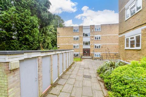 2 bedroom flat for sale, South Terrace, Dorking, Surrey