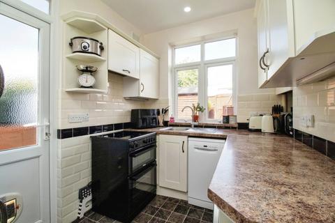 3 bedroom semi-detached house for sale, Whitehouse Road, Leigh-on-sea, SS9