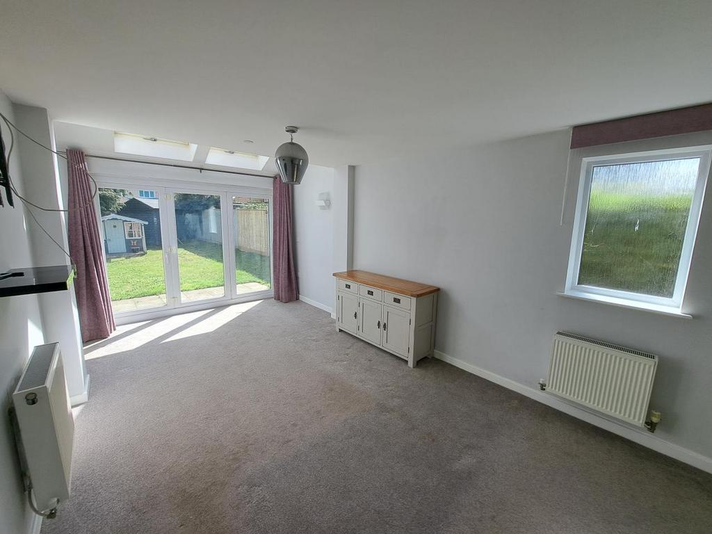 Fir Tree Court, Coxheath, Kent 3 bed end of terrace house to rent £