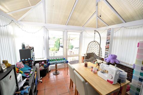 4 bedroom semi-detached house for sale, Stanton Road, Burton-On-Trent DE15