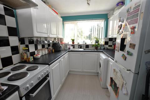 4 bedroom semi-detached house for sale, Stanton Road, Burton-On-Trent DE15