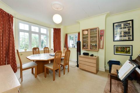8 Evelyn Grove, London, W5 3QG