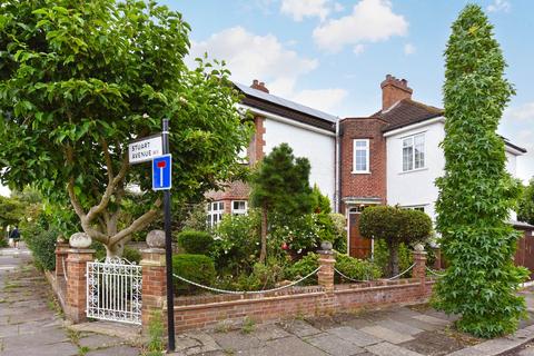 8 Evelyn Grove, London, W5 3QG