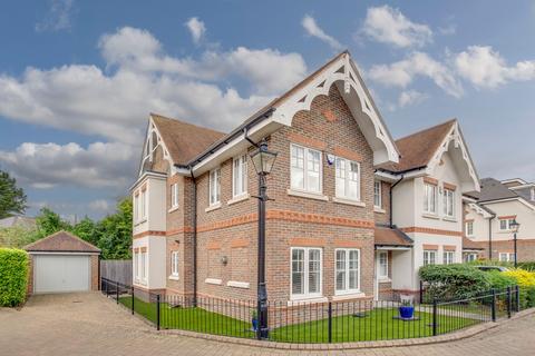 5 Bramley Gardens, Bourne End, SL8 5FF