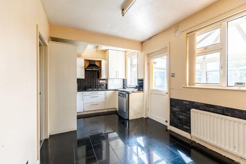 3 bedroom end of terrace house for sale, Parker Road, Dewsbury, WF12