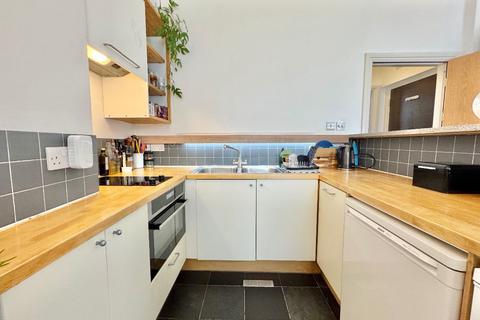 1 bedroom flat for sale, Battersea Park Road, London, SW11 4ND