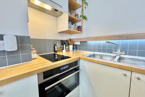 1 bedroom flat for sale, Battersea Park Road, London, SW11 4ND