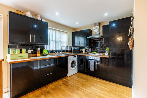 3 bedroom semi-detached house for sale, Dewsbury Gate Road, Dewsbury, WF13