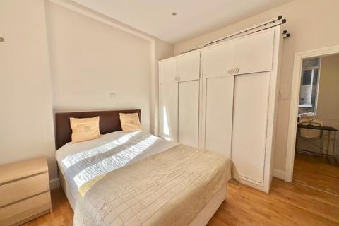 1 bedroom apartment to rent, Albert Palace Mansions, Lurline Gardens, London, SW11 4DJ