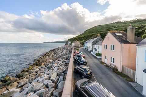 undefined, Beesands