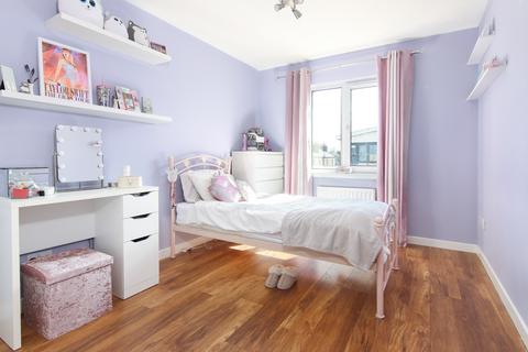 215/9 Granton Road, Edinburgh, EH5 1HD