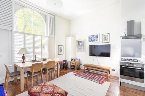 1 bedroom flat for sale, Cazenove Road, London, N16