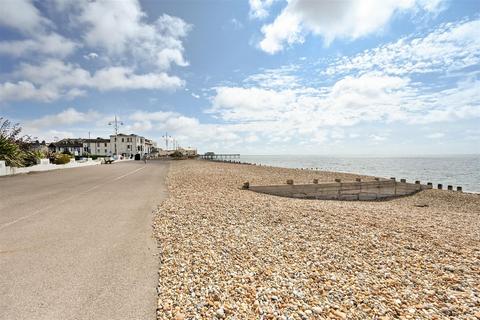 Studio to rent, Norfolk Square, Bognor Regis