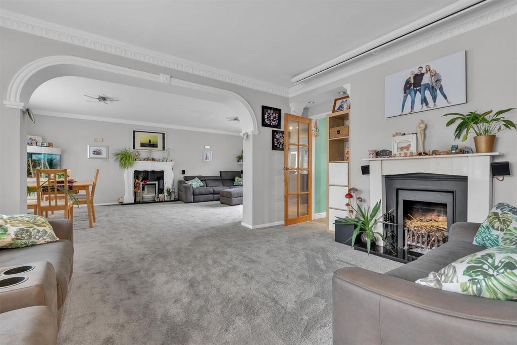 Sitting Room &amp; Family /Dining Room