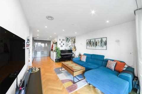 1 bedroom flat for sale, Two Fifty One Southwark Bridge Road, SE1