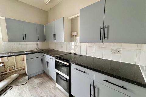 2 bedroom flat to rent, Ramuz Drive, Westcliff-On-Sea