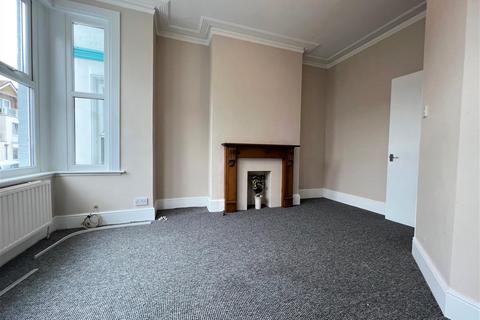 2 bedroom ground floor flat to rent, Holland Road, Westcliff-On-Sea