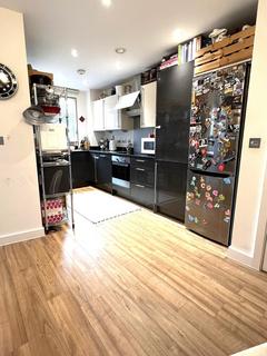 2 bedroom apartment to rent, 2B2B Flat, Finchley Road, Child Hill, London, NW11