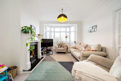 4 bedroom end of terrace house for sale, Sky Peals Road, Woodford Green, IG8