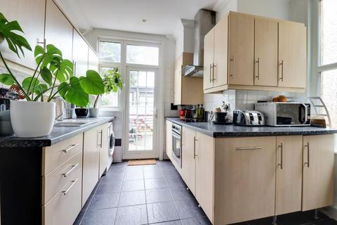 146a Broadway, Leigh-on-sea, SS9 1AA