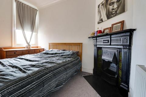 146a Broadway, Leigh-on-sea, SS9 1AA