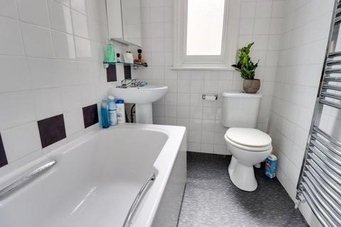 146a Broadway, Leigh-on-sea, SS9 1AA