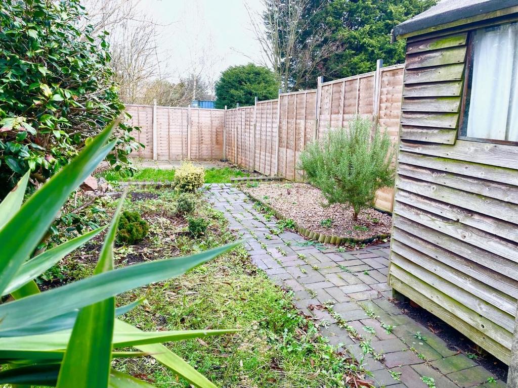 58 leicester road garden 2.jpg