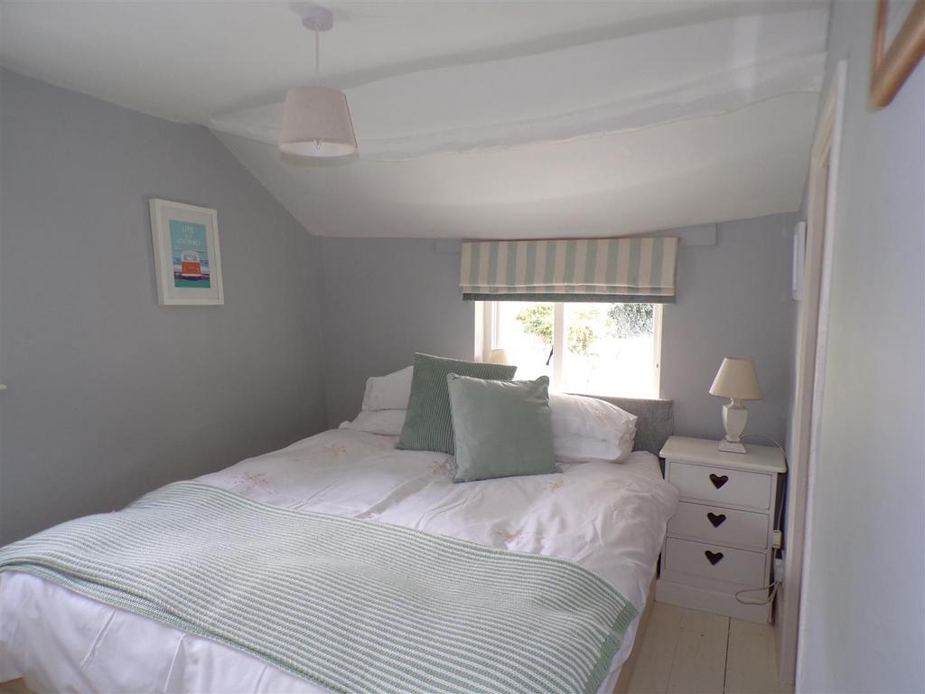 Bed3.JPG