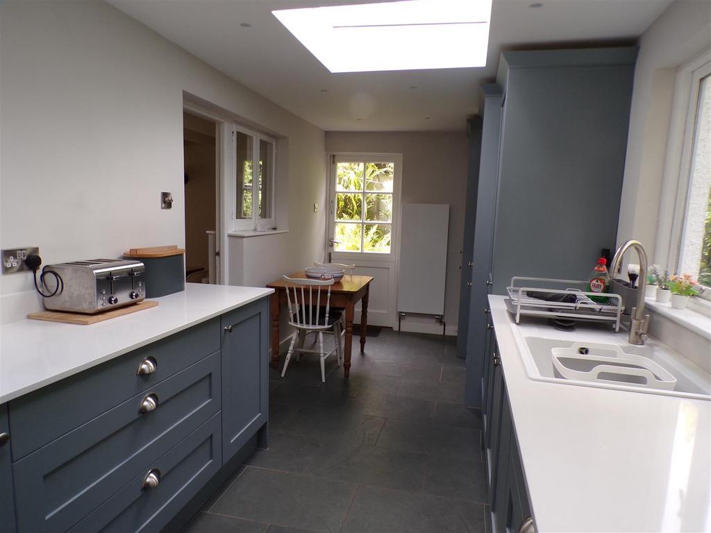 Kitchen1.JPG