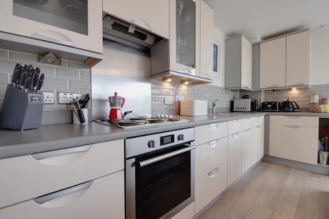 2 bedroom flat for sale, Rainbow House, Watford, WD17