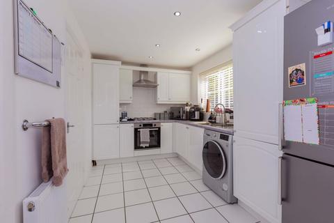 108 Blunden Drive, Slough, SL3 8WQ