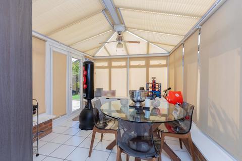 108 Blunden Drive, Slough, SL3 8WQ