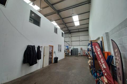 Warehouse to rent, Unit 5A, Jaguar Point Business Park, Poole, BH12 4NQ