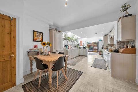 6 Rye Road, London, SE15 3AX