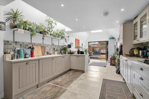 6 Rye Road, London, SE15 3AX
