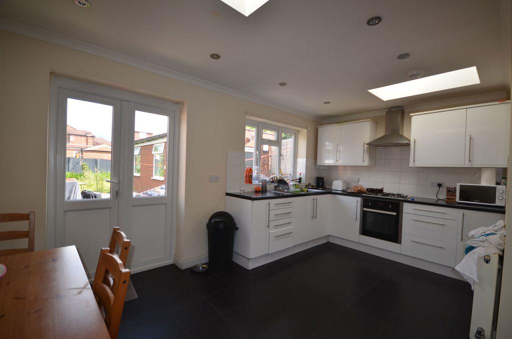 Uppingham Avenue, Stanmore, HA7 3 bed semidetached house for sale £