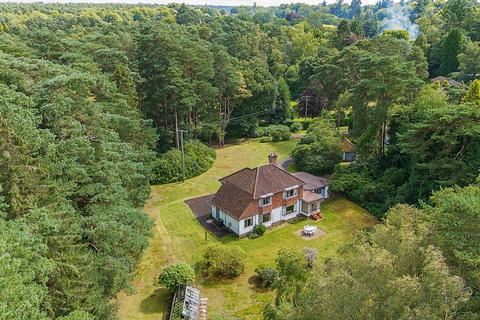 3 bedroom detached house for sale, Firway, Grayshott, Hindhead, Hampshire, GU26