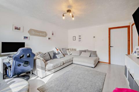 3 bedroom end of terrace house for sale, Outfield Close, Heckmondwike, WF16