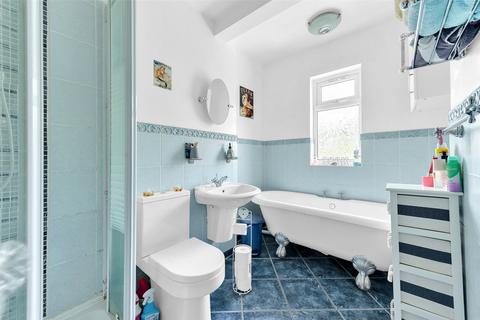8 Iris Crescent, Bexleyheath, DA7 5QD