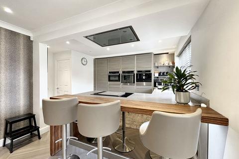 37 Boothstown Drive, Worsley, Manchester, M28 1UF