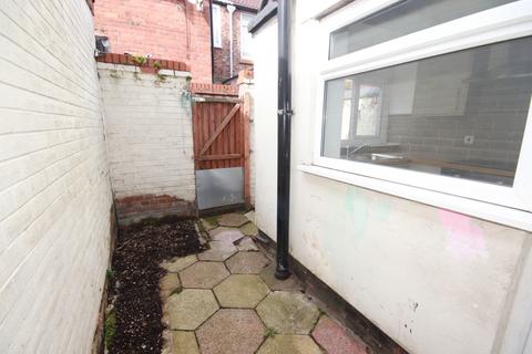 2 bedroom terraced house to rent, Hawkins Street, Liverpool L6 L6