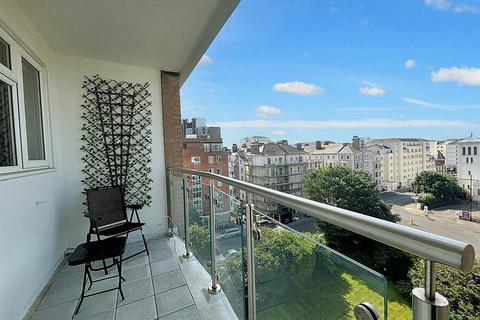 1 bedroom flat to rent, Chiswick Place, Eastbourne