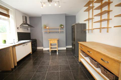 2 bedroom terraced house to rent, Syke Terrace, Dewsbury Road, Tingley