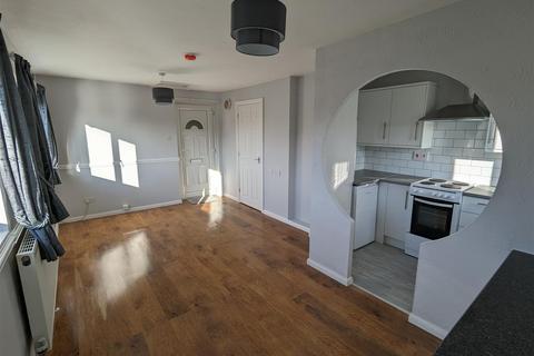 Studio to rent, The Ridings, Bicton Heath