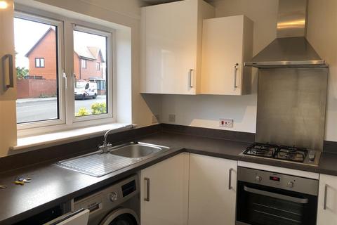 2 bedroom semi-detached house to rent, Roundel, Wootton