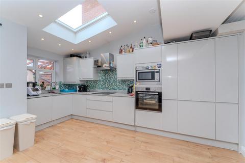 39 Lee Road, Perivale, Greenford, UB6 7BS